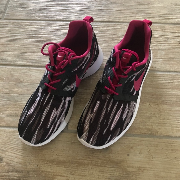 NWOB Nike Roshe Run Flight Weight - Picture 2 of 5